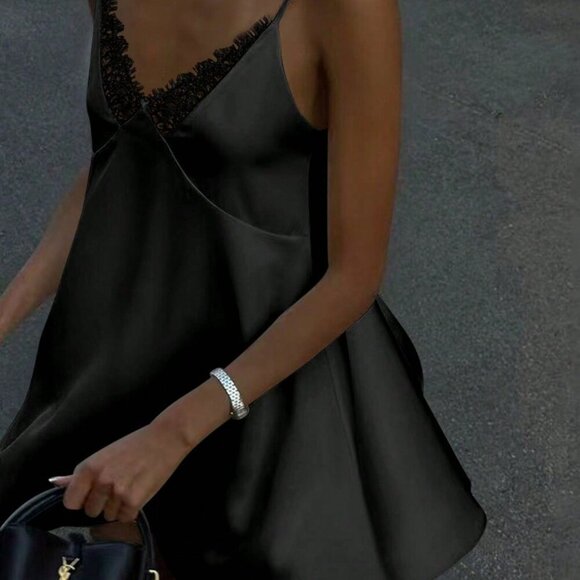 Black Elegant Women's Lace Mini Dress - Picture 3 of 5